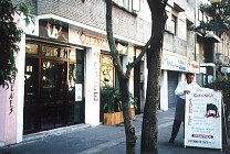 Caf&eacute; Guernica beim Hotel Milan