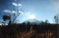 Popocat&eacute;petl im Gegenlicht