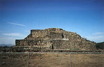 Nicht &uuml;berdachte Pyramide bei Tlaxcala