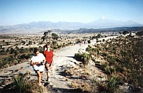 Kraterrand und im Hintergund Pico de Orizaba